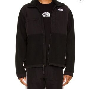 The North Face Men's fleece lined Black Performance Jacket